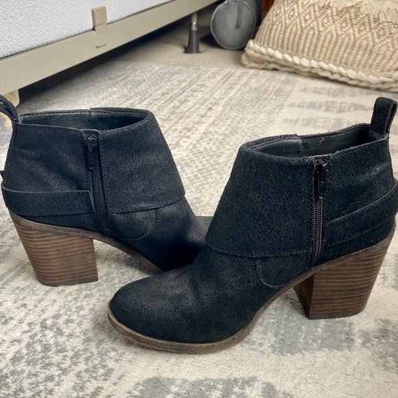 Lucky Brand Black Suede Leather Buckle Ankle Boots Stacked Heel - Picture 5 of 7